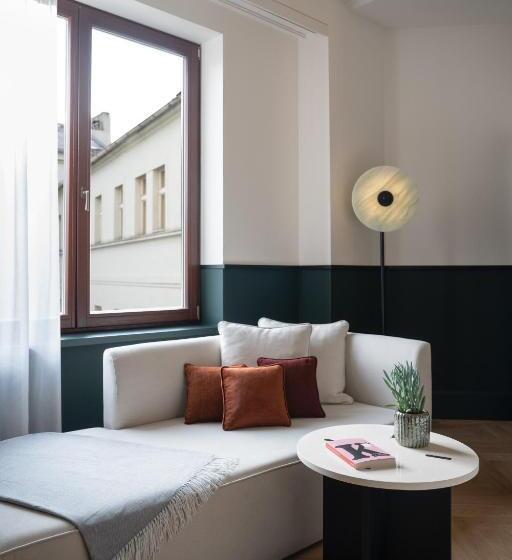 اتاق لوکس, Almanac X Alcron Prague