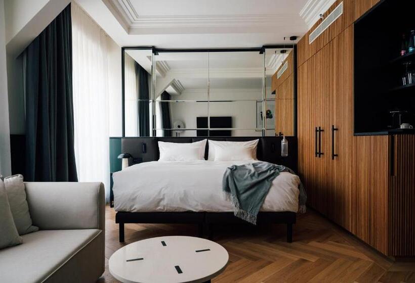 سوییت جونیور, Almanac X Alcron Prague