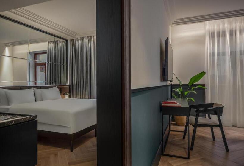 سوییت اجرایی, Almanac X Alcron Prague