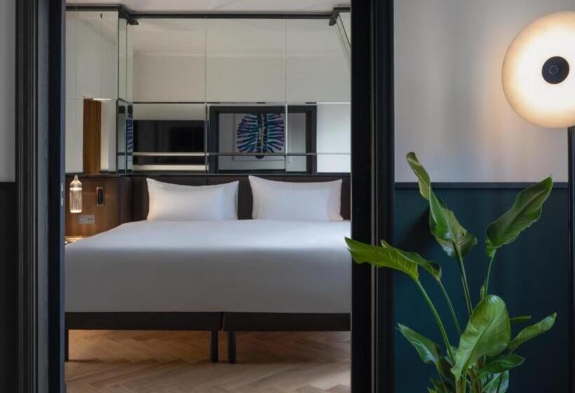 سوییت اجرایی, Almanac X Alcron Prague