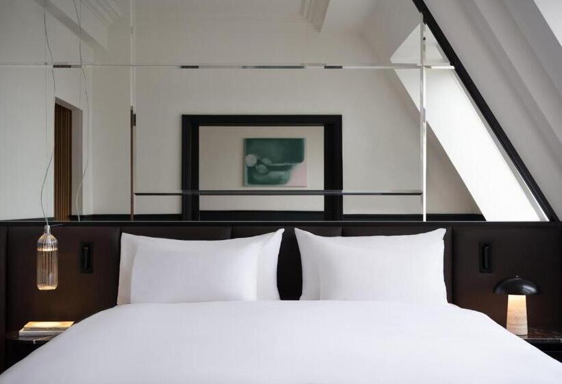 سوئیت با چشم‌انداز, Almanac X Alcron Prague