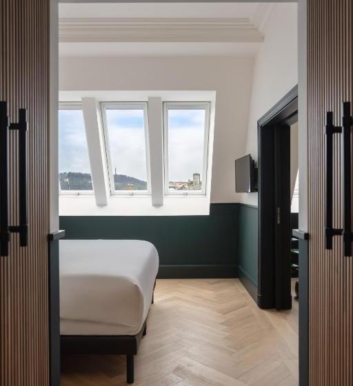 سوئیت با چشم‌انداز, Almanac X Alcron Prague