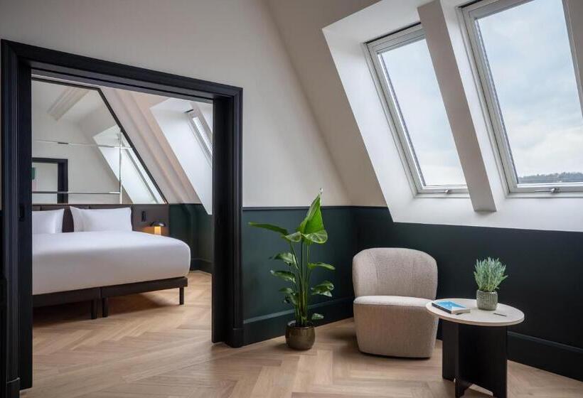 سوئیت با چشم‌انداز, Almanac X Alcron Prague