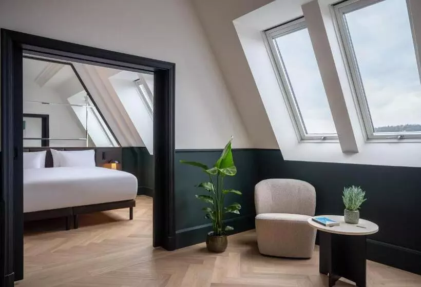 Suite with Views