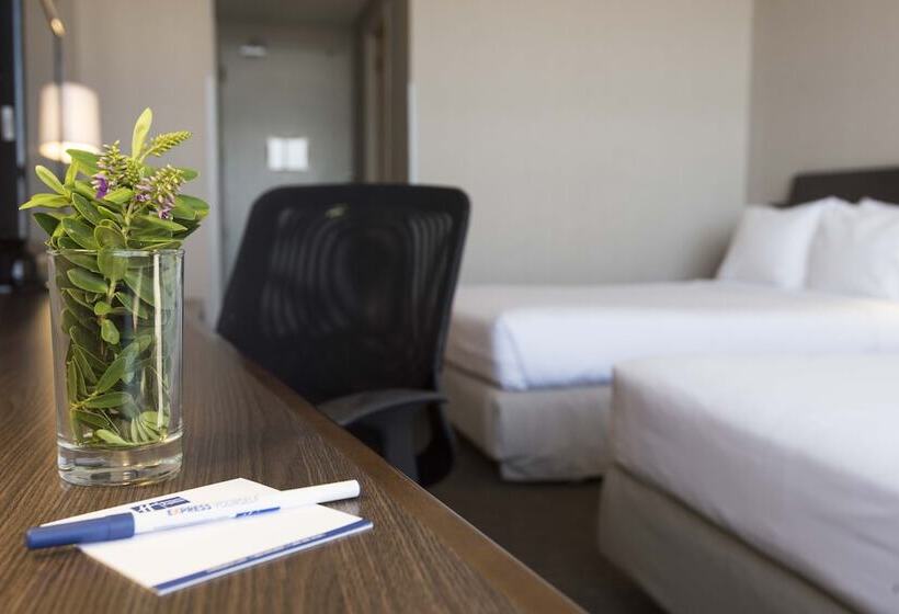带2个双人床的标准工作室, Holiday Inn Express   Iquique, An Ihg