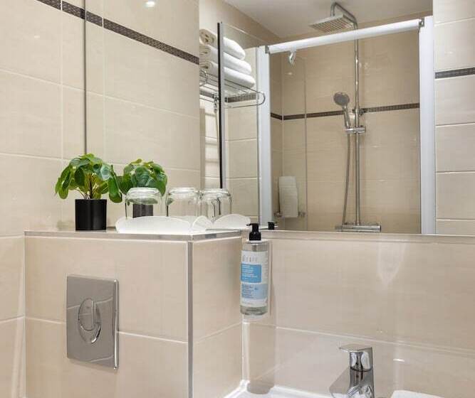 Трехместный Номер Superior, Hôtel Chromatics & Restaurant Hill Club By Happyculture