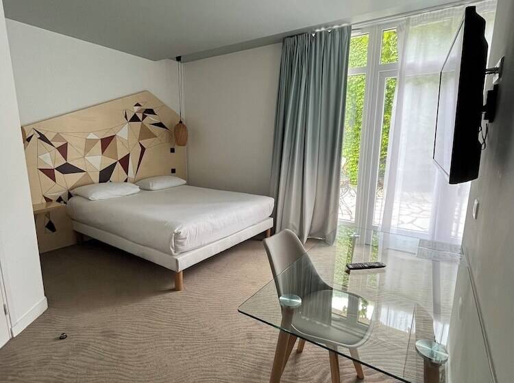 Номер Стандарт, Grand Hôtel Niort Centre
