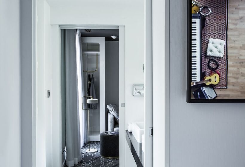 Junior Suite, Le General