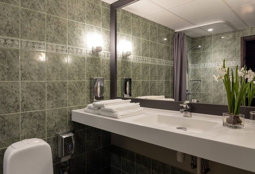 اتاق خانوادگی, Metropol