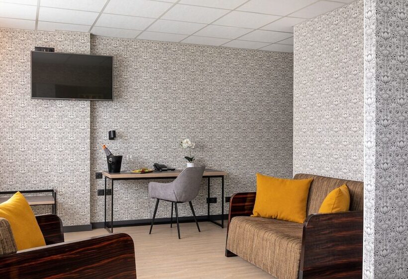 اتاق خانوادگی, Metropol