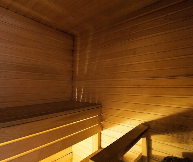 اتاق خانوادگی, Metropol