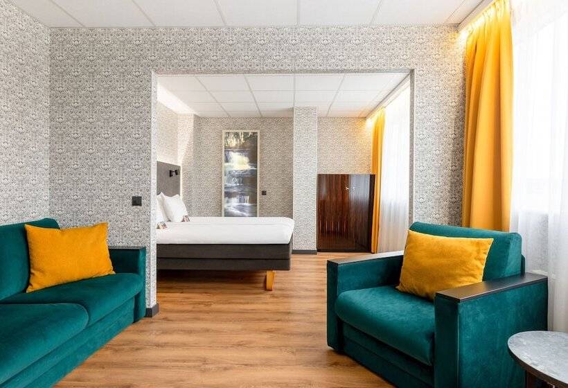 اتاق خانوادگی, Metropol