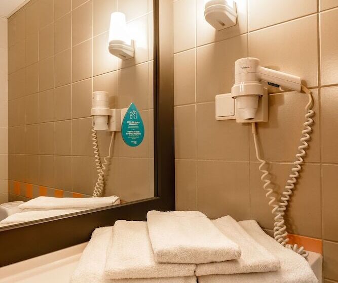 اتاق استاندارد سه نفره, Metropol