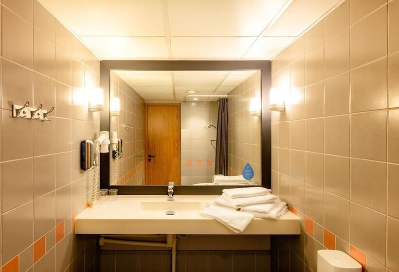 اتاق استاندارد سه نفره, Metropol