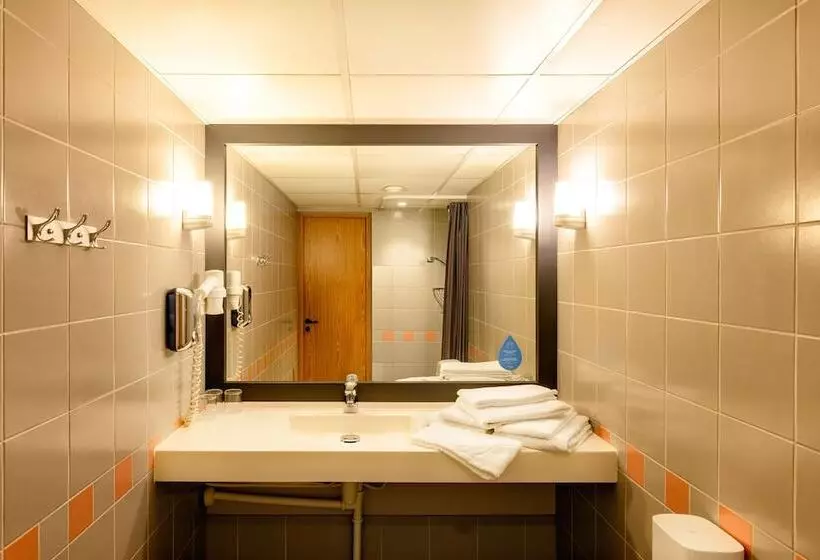 اتاق استاندارد سه نفره, Metropol