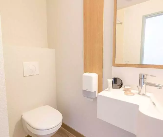 اتاق استاندارد سه نفره, B&b Hotel Perpignan Nord Aéroport