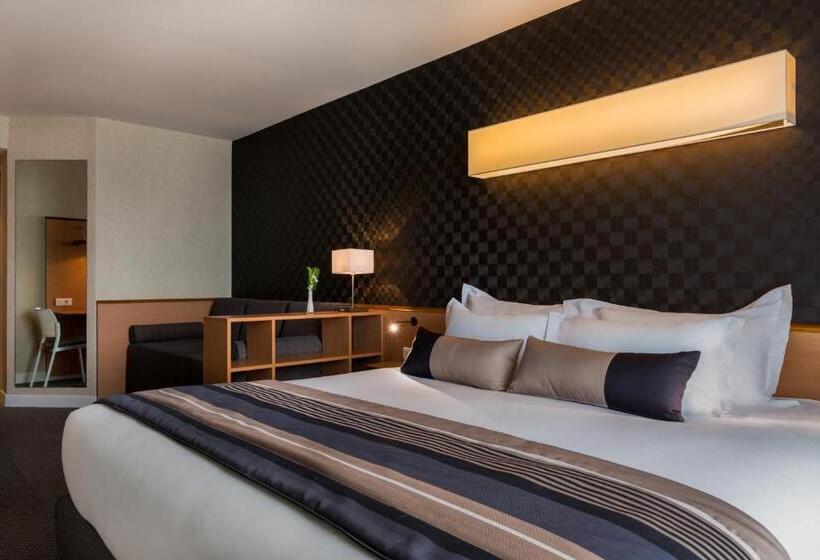 带大床的行政房间, Best Western Plus Paris Saclay