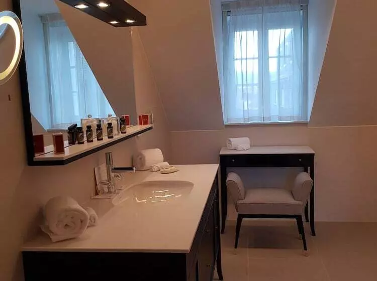Junior Suite Vue Parc, Chateau Saintjean, Relais & Chateaux