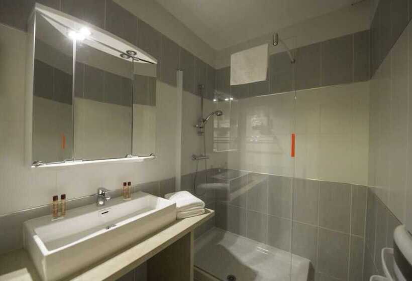 标准三人间, Chez Walter