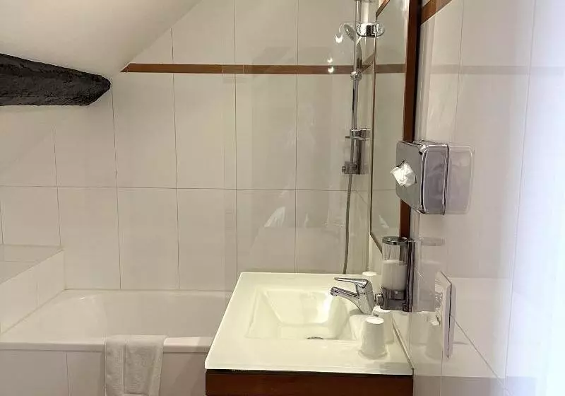 スタンダード４人部屋, Churchill Hotel Bayeux Centre