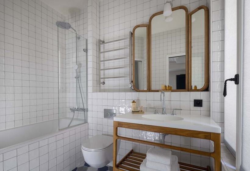 スーペリアールーム, Louvre Montana