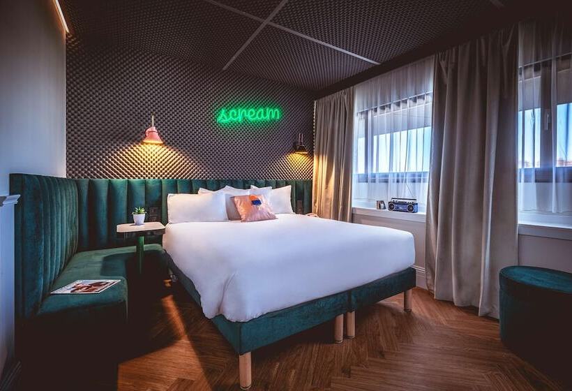 スタンダードルーム, The Remix