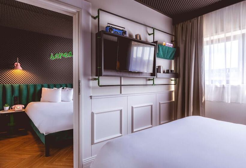 スタンダードルーム, The Remix