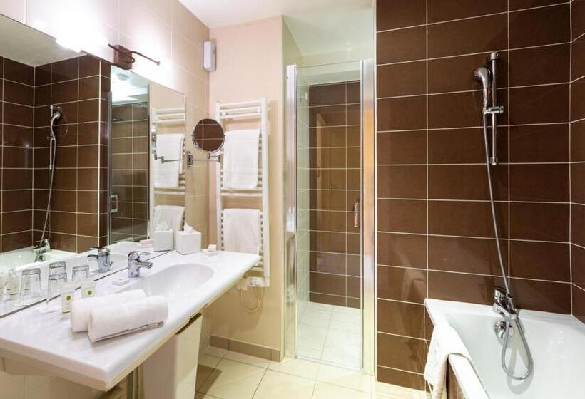 اتاق استاندارد با تراس, Hôtel Restaurant De La Poste & Du Lion D Or