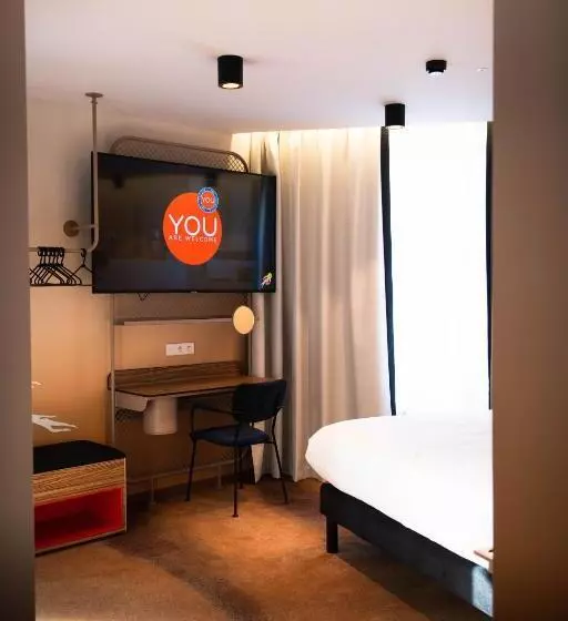 سوئیت با تخت بزرگ, You Are Deauville