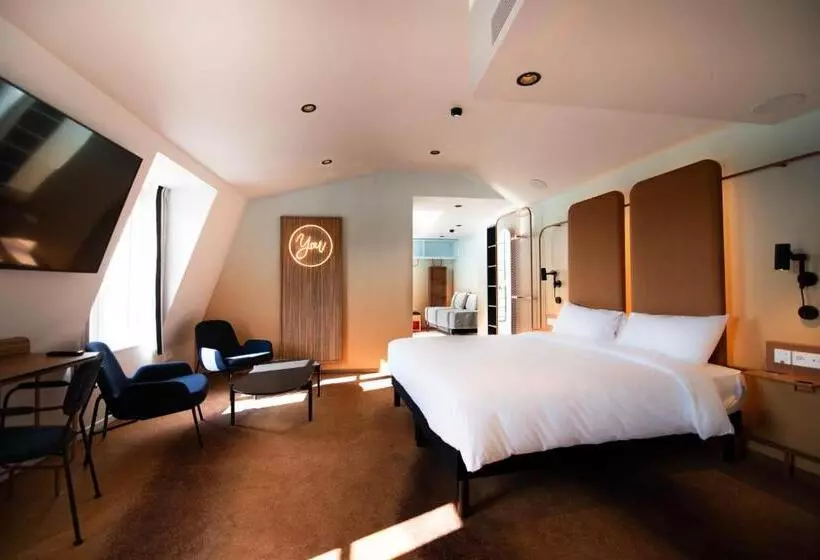 سوئیت جونیور با تراس, You Are Deauville