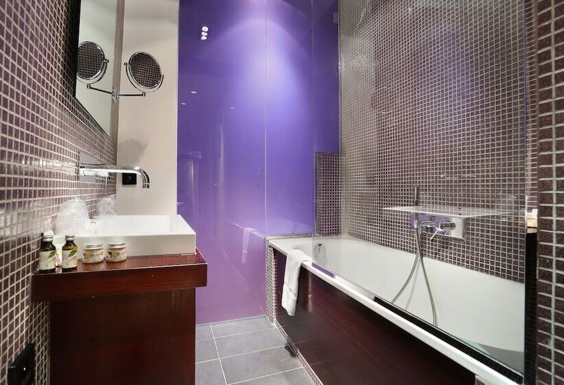 スタンダードルーム, De Notre Dame