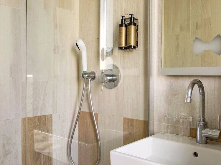 スタンダードシングルルーム, Gaston