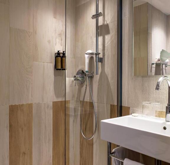 プレステージルーム, Gaston