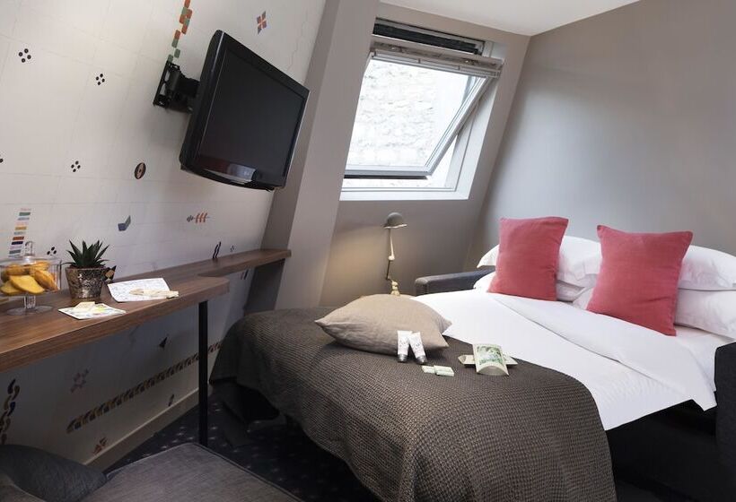 Номер Superior, Maxim Folies