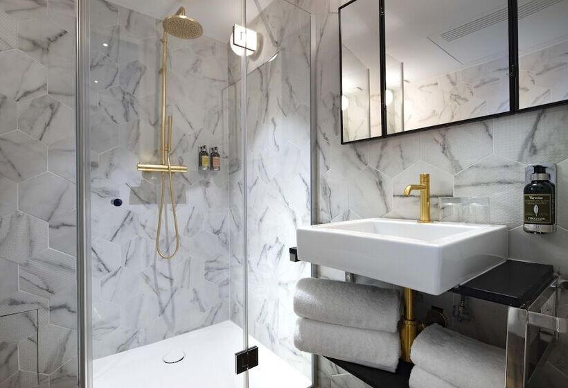 Полулюкс, Maxim Folies