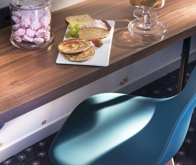 Полулюкс, Maxim Folies