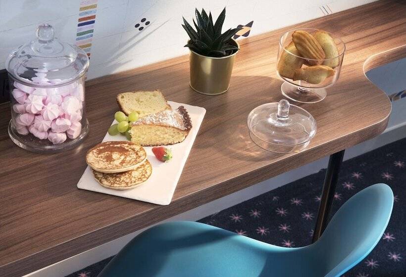 Полулюкс, Maxim Folies