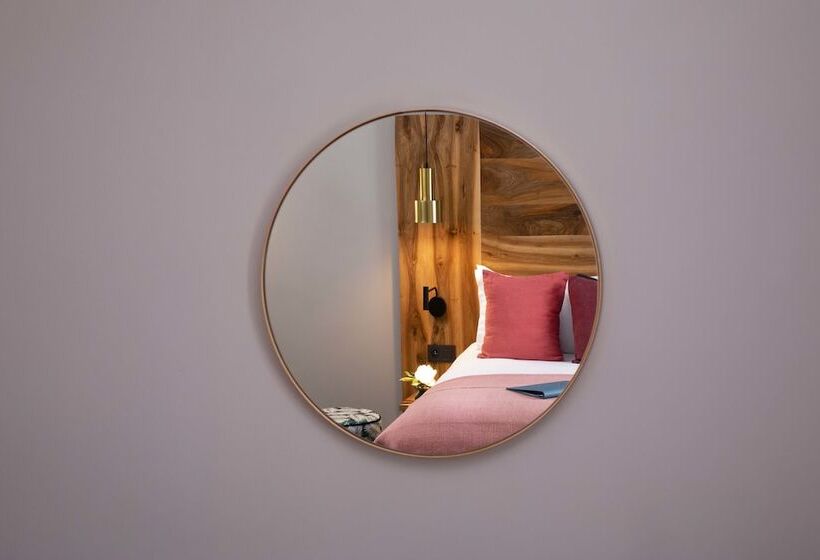 Полулюкс, Maxim Folies