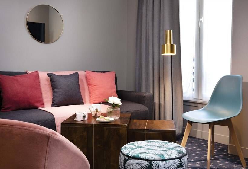 Полулюкс, Maxim Folies