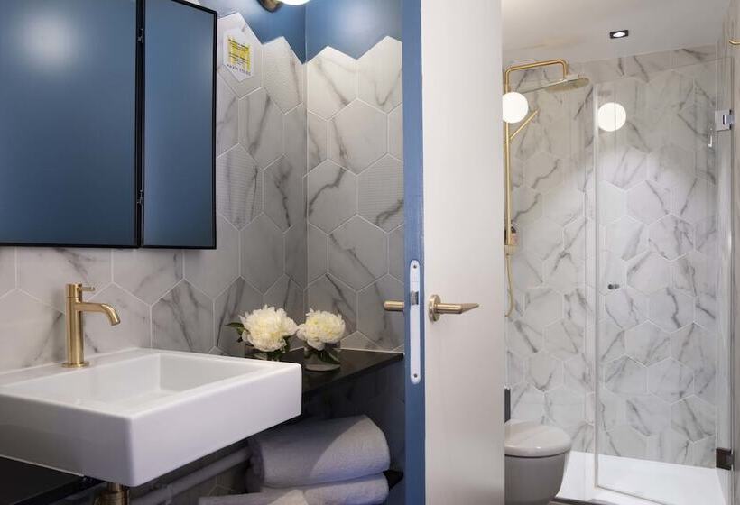 Номер Deluxe, Maxim Folies