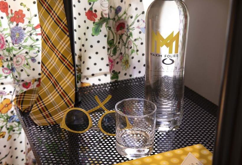 Номер Deluxe, Maxim Folies