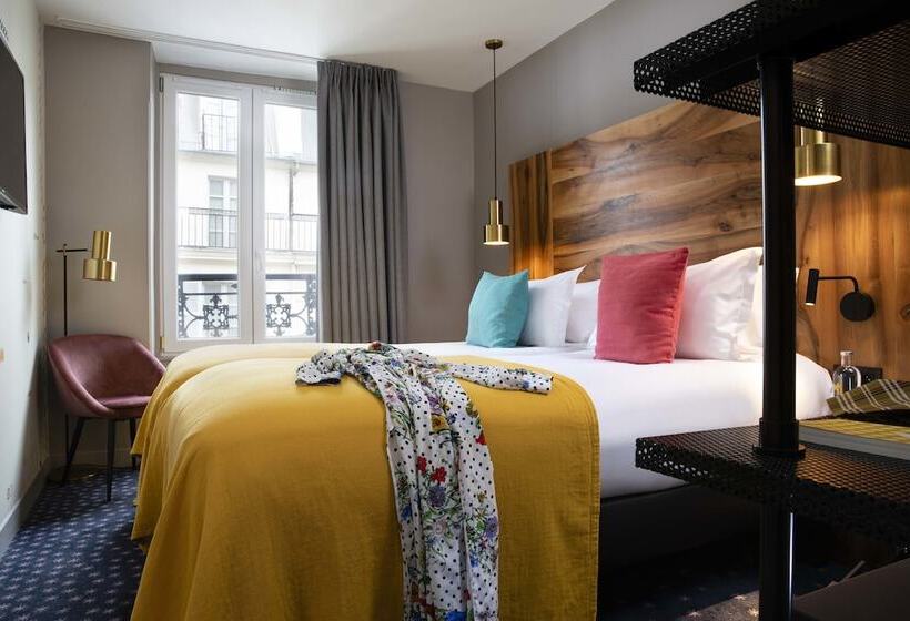 Номер Deluxe, Maxim Folies