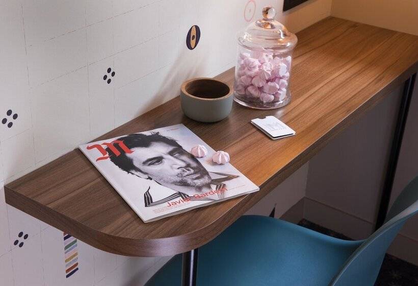 Номер Superior, Maxim Folies