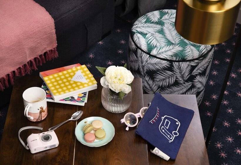 Полулюкс, Maxim Folies