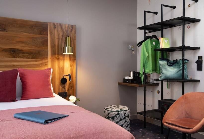 Полулюкс, Maxim Folies