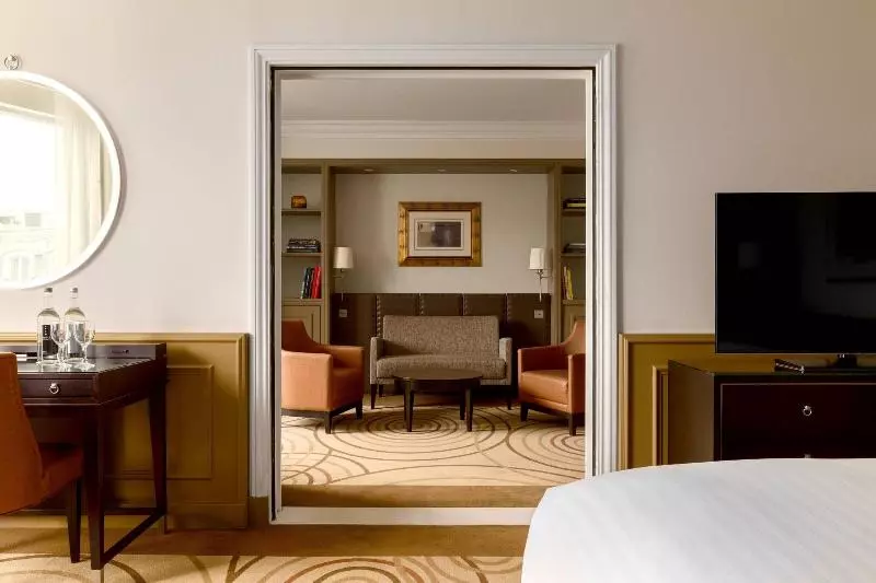 سوئیت با تخت بزرگ, Paris Marriott Champs Elysees