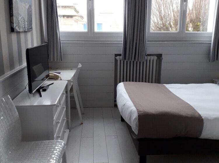 侧面海景标准三人间, Hôtel The Originals Miramar, Royan Pontaillac