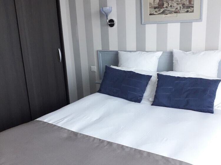 غرفة قياسية إطلالة جانبية علي البحر, Hôtel The Originals Miramar, Royan Pontaillac