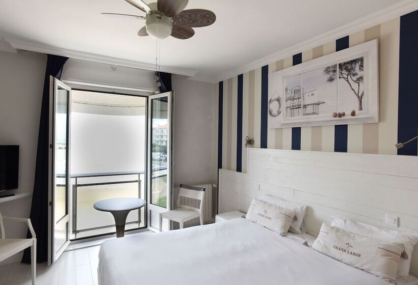 غرفة سوبيريور مطلّة علي البحر, Hôtel The Originals Miramar, Royan Pontaillac