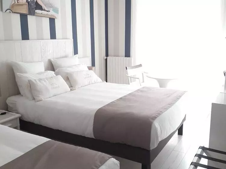 Triple Room Sea View, Hôtel The Originals Miramar, Royan Pontaillac